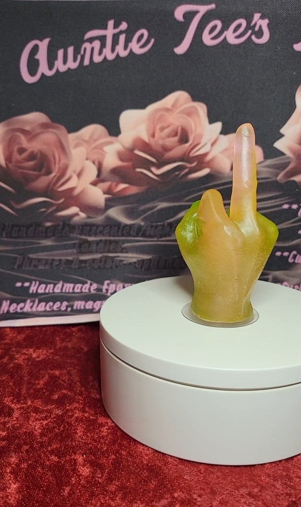 Resin art middle finger