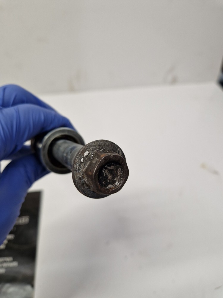 Kawasaki Gpz 500s Rear Spindle Axle