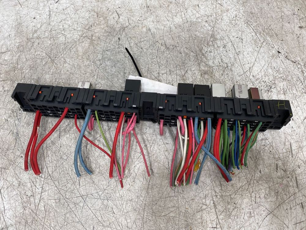 2005 International 8600 Fuse Panel (628-10286)