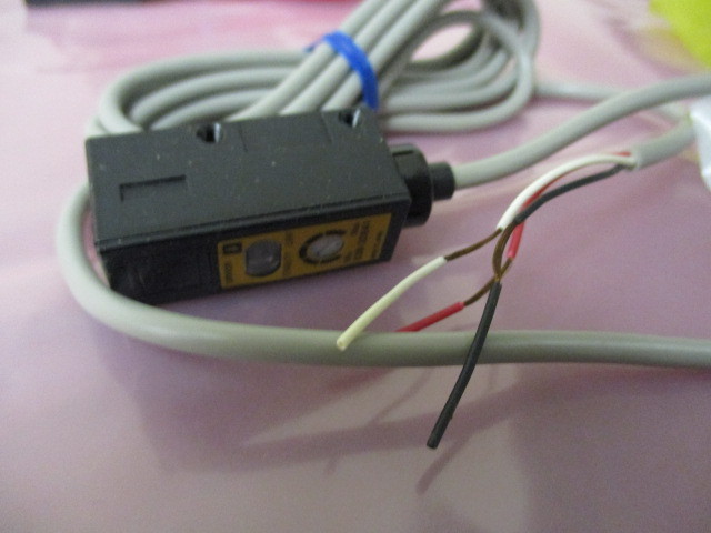 Omron ES3-2DE41 Photoelectric Switch 412111