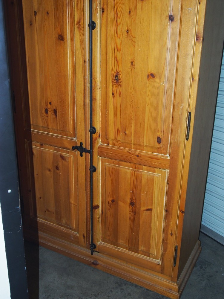 ARMOIRE/BAR/ANTIQUE REPRODUCTION