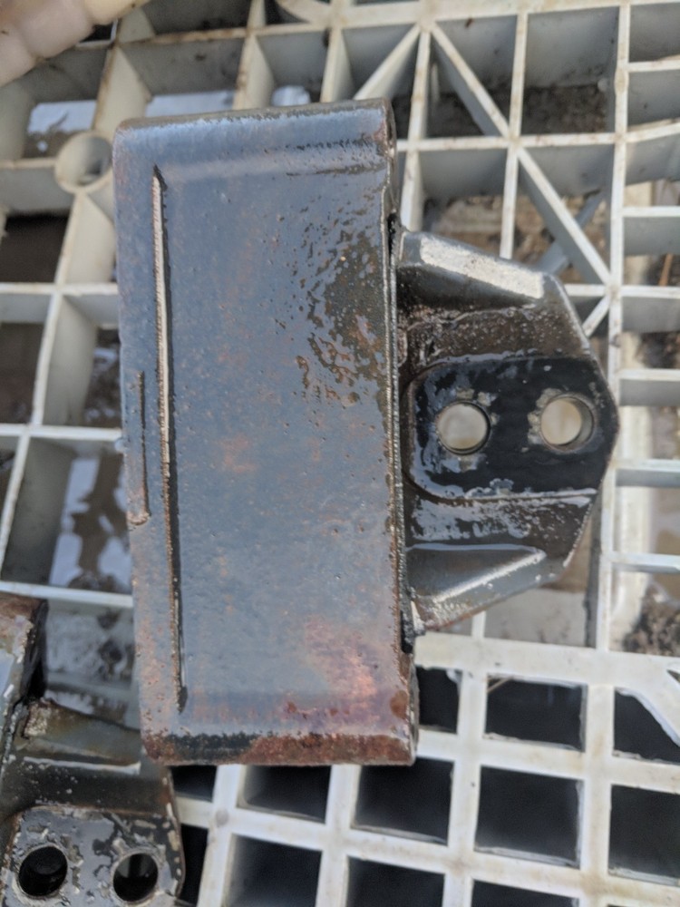 REAR ENGINE MOUNT - REMOVED FROM DAF LF