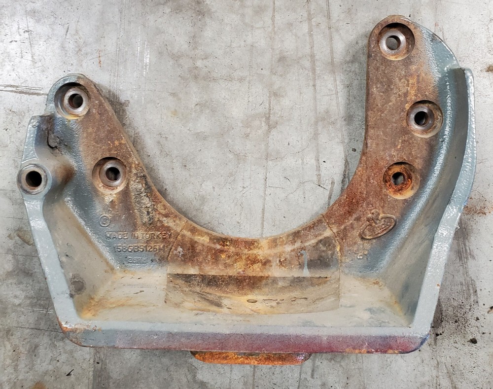 Mack E7 Engine Mount - Used | P/N 158GB5126M