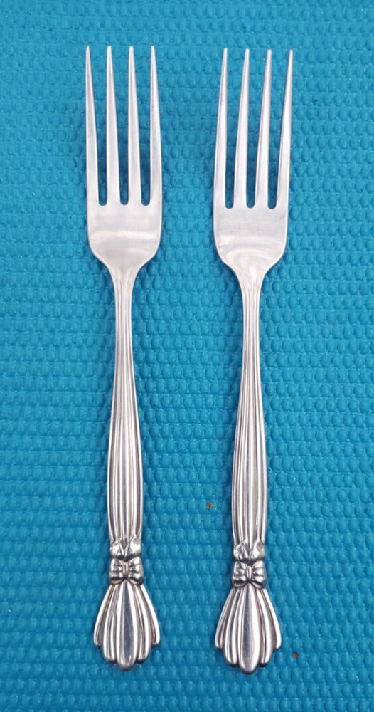 2-Oneida Deluxe ALEXIS DINNER FORKS 7 1/4"