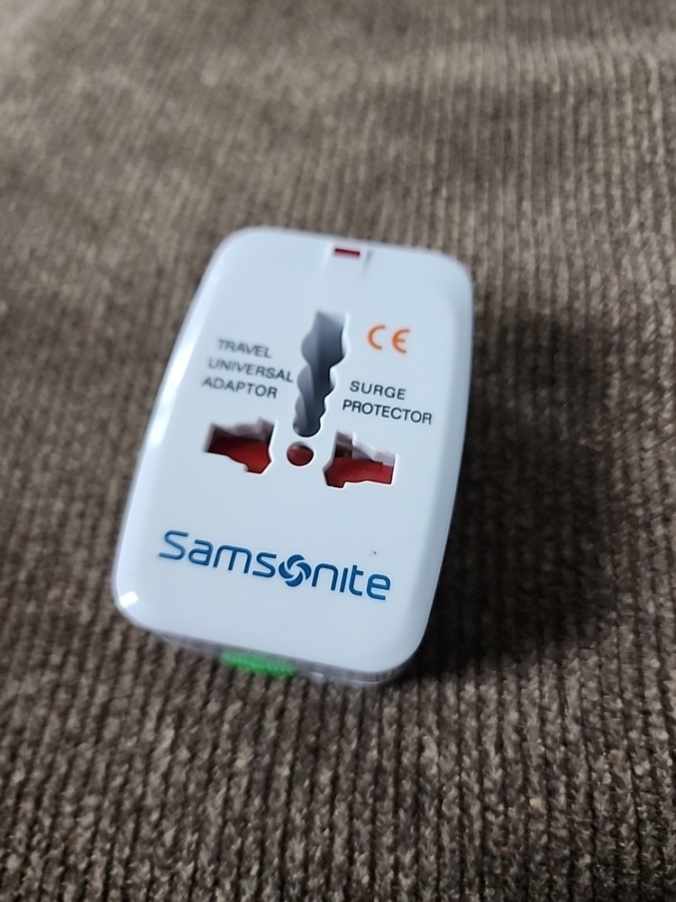 Samsonite Universal Power Adapter Style 44708-1908 White