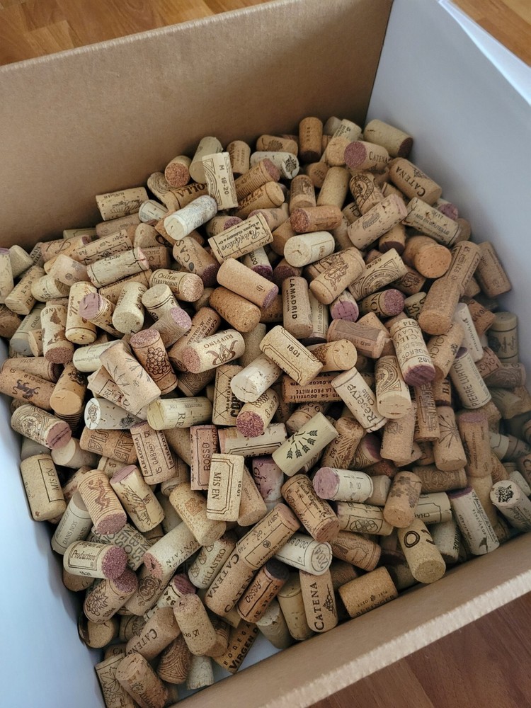 100 Wine Corks Used