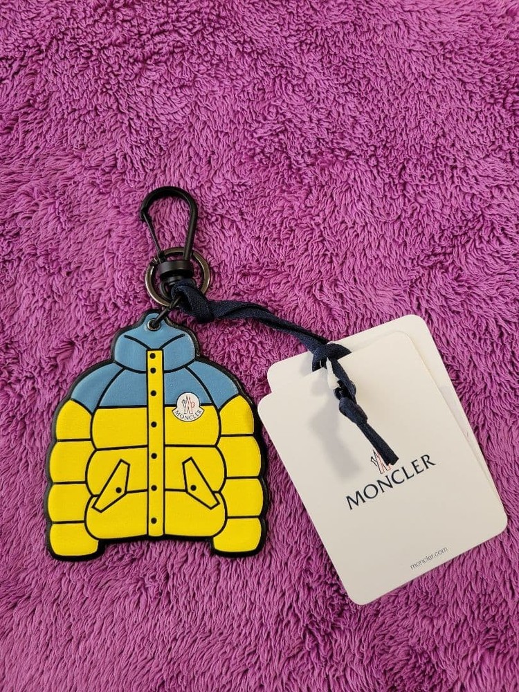 ️MONCLER Down jacket type keychain