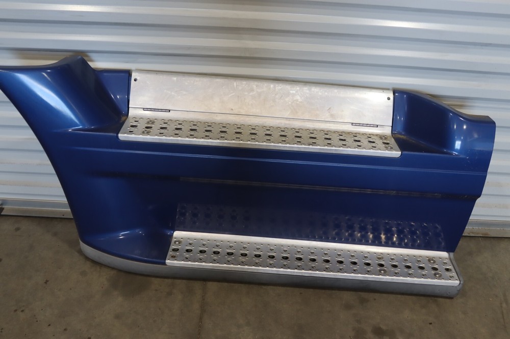 2008-2017 FREIGHTLINER CASCADIA 125 LEFT FORWARD FAIRING STEP FRAME PANEL OEM