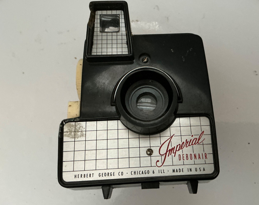 VINTAGE 1950s IMPERIAL DEBONAIR CAMERA WITH FLASH ATTACHMENT UNTESTED