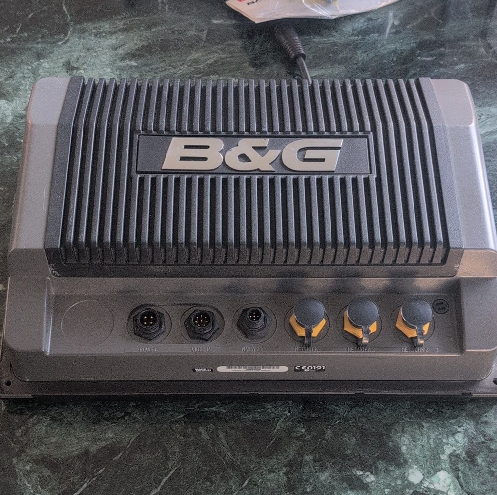 B&G Zues Touch T12 Chartplotter MFD Display. Works great. Cover, Cable & Bracket