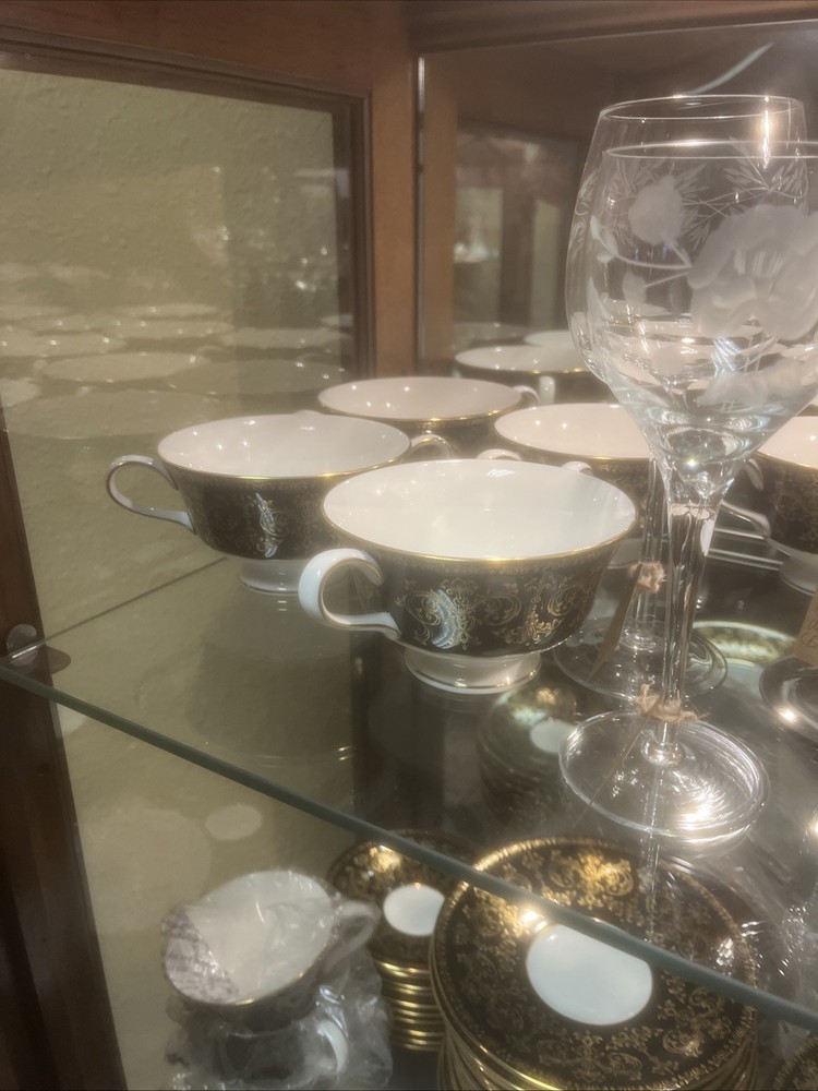 Wedgewood Bone China Caernarvon Dining Set