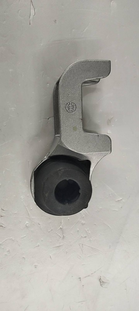 Intermediate Hanger For Cadillac 23161620