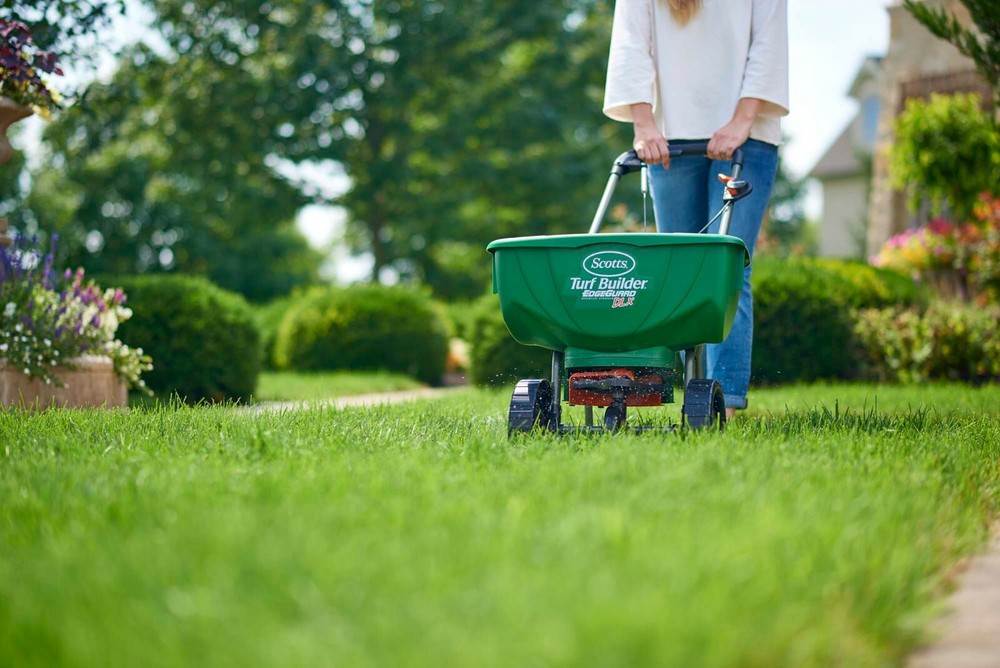 Scotts Turf Builder EdgeGuard DLX Broadcast Spreader
