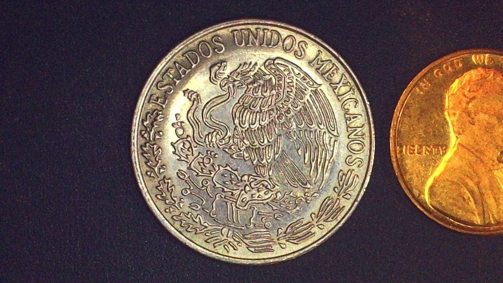 1983 MEXICO 50 CENTAVOS COIN - ALMOST UNCIRCULATED