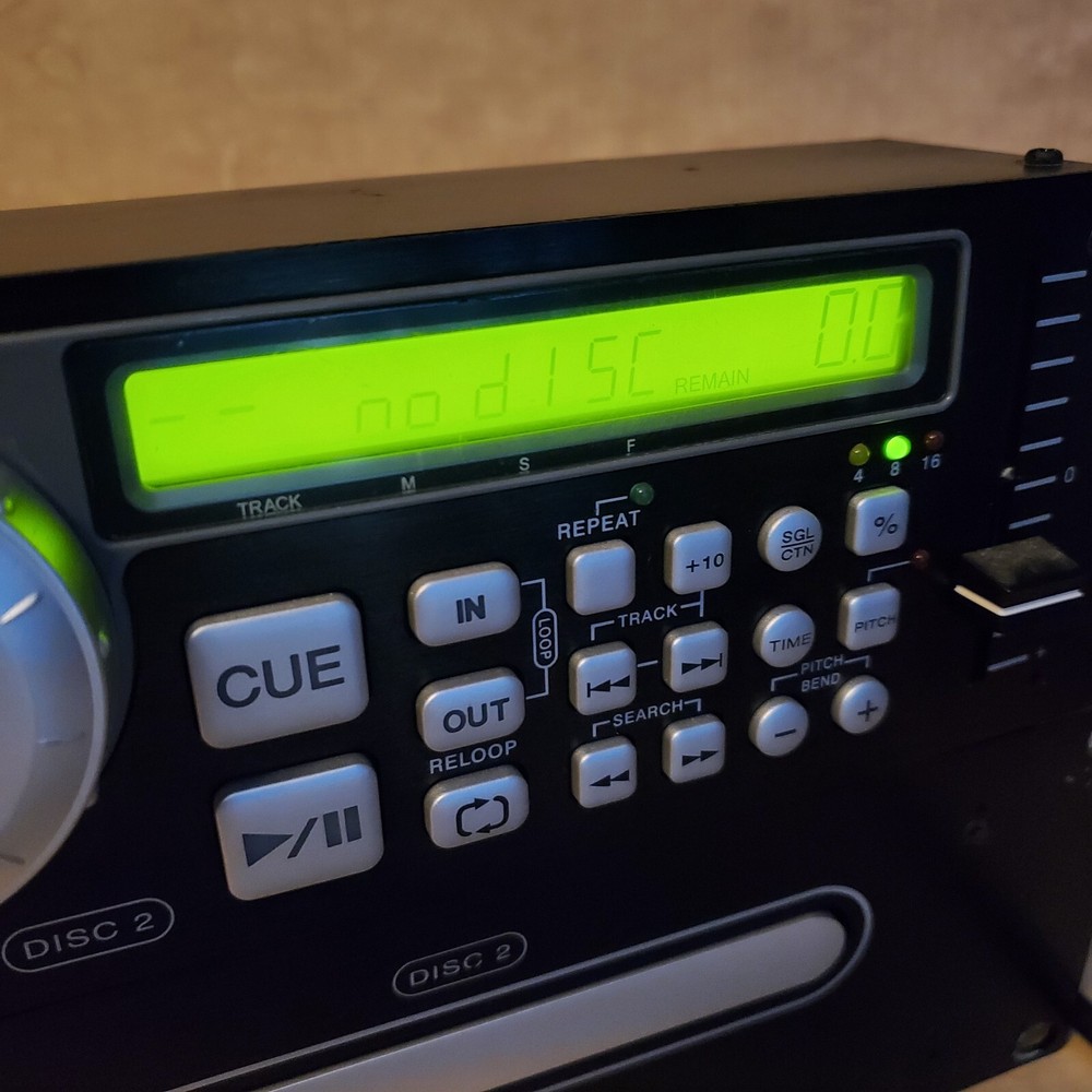 American Audio dcd-pro310 Professional Dj Controller & Dual Cd Player