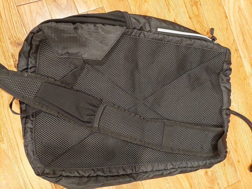 OGIO Sonic Sling Pack 18" x 13" Black EUC Light Durable Padded