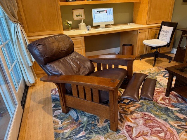 Stickley Bustle Back Bow Arm Morris Recliner. Solid oak/leather.