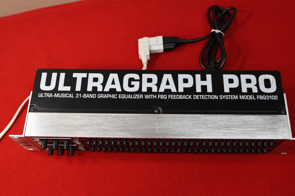 Behringer UltraGraph Pro FBQ3102 31-Band Graphic Equalizer