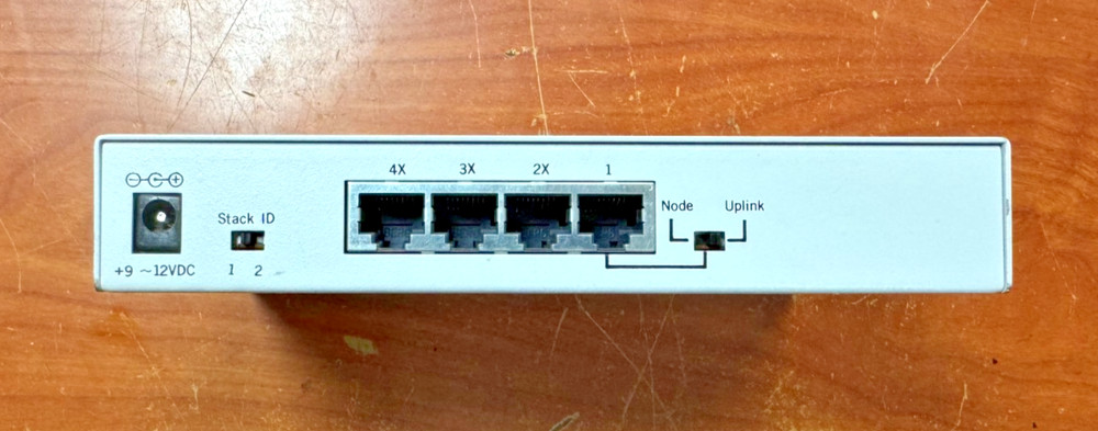 Linksys Stackable Etherfast 100BaseTX 4-Port Hub EZHUB04S
