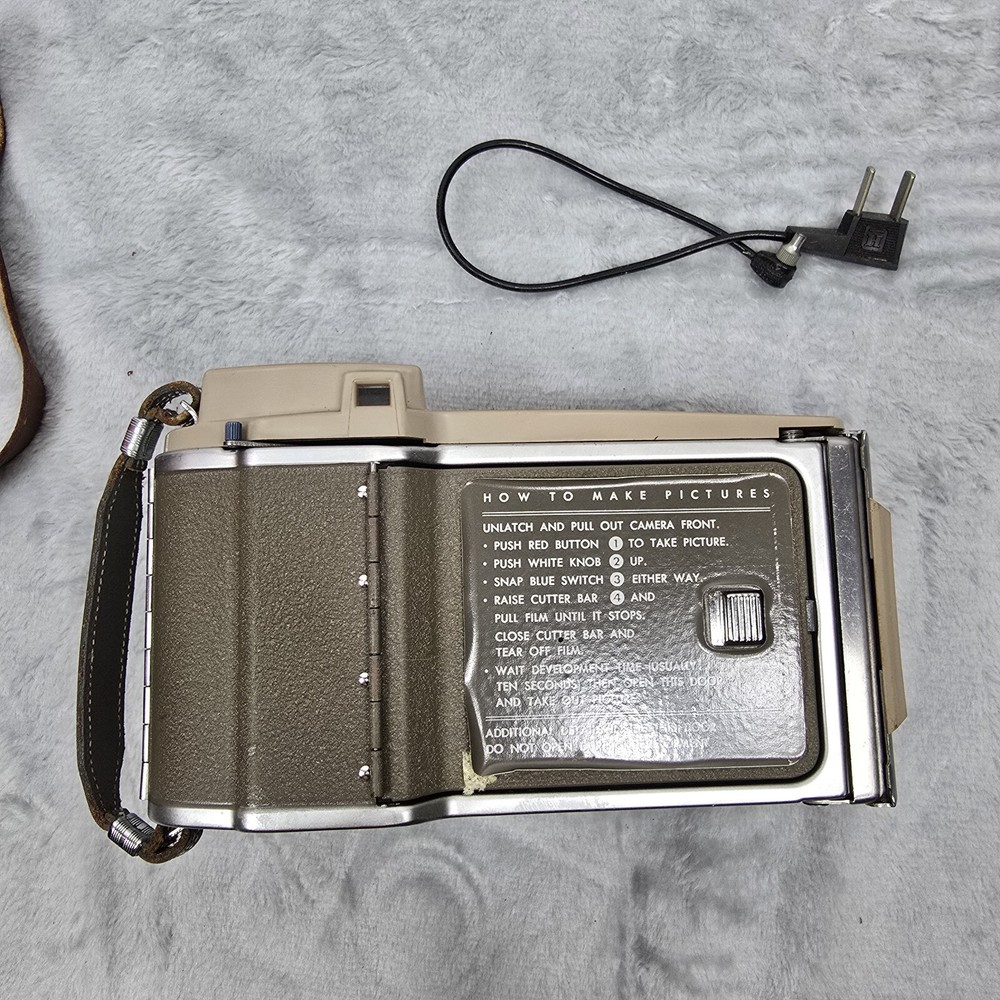 Polaroid Land Camera Model J33, Original Case