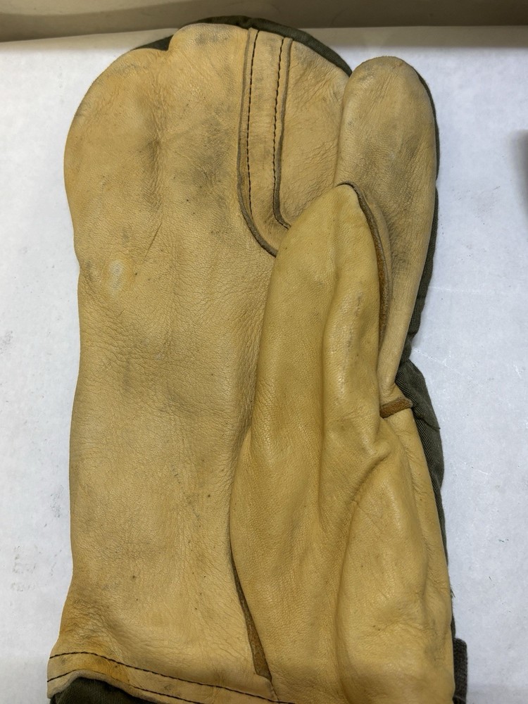 US Military Mitten Shell Trigger Finger M-1965 Vintage Size Medium