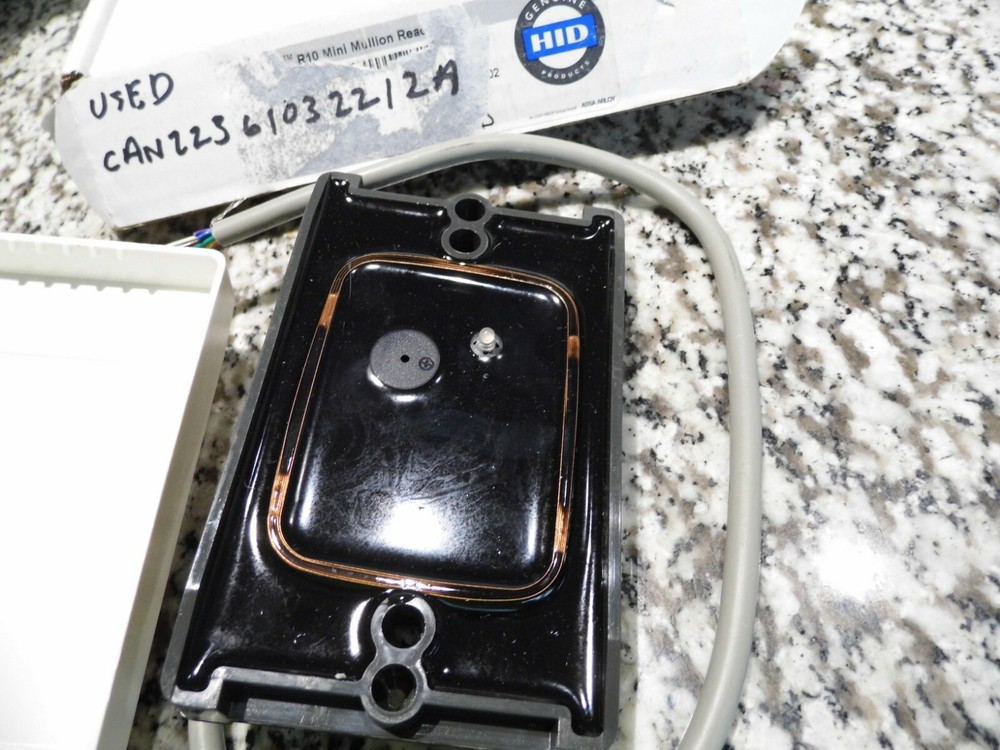 USED HID THINLINE II CARD READER CAN22361032212A