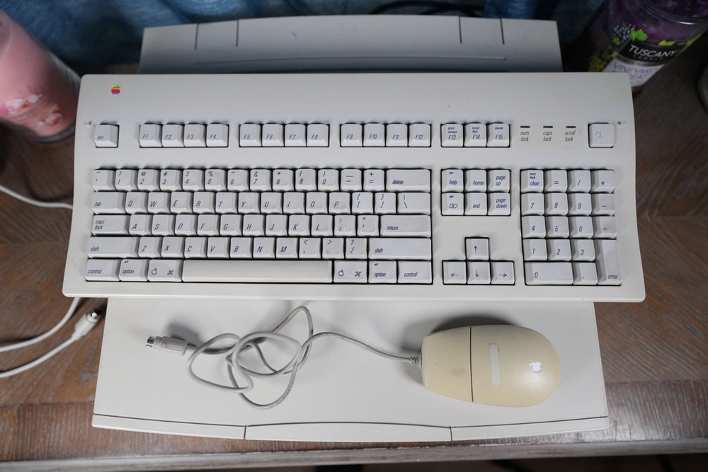 1993 Apple Macintosh Centris 660AV Computer + Keyboard & Mouse (TESTED & WORKS)
