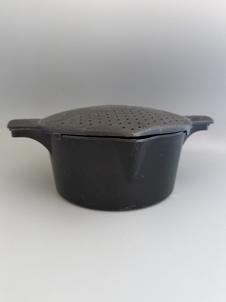 Pampered Chef Microwave bowl 2 Quart/8 Cup Black Plastic