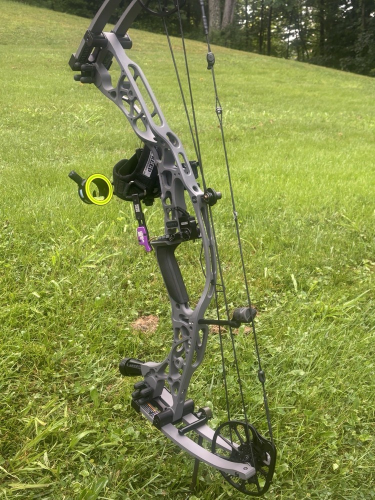 Hoyt Alpha X 30 Compound bow Right Hand