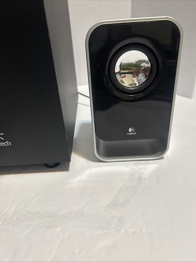 Logitech LS21 2.1 Multimedia Computer Speaker System Subwoofer Works