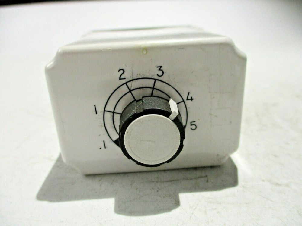 NEW DAYTON 5YZ86M TIMER TIME DELAY RELAY .1SEC-5 SEC