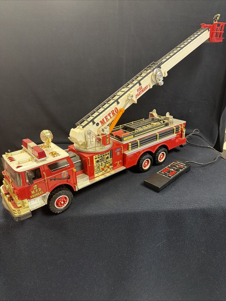 Vintage New Bright Remote Control Fire Engine MFD Ladder #2 (Remote NON Working)
