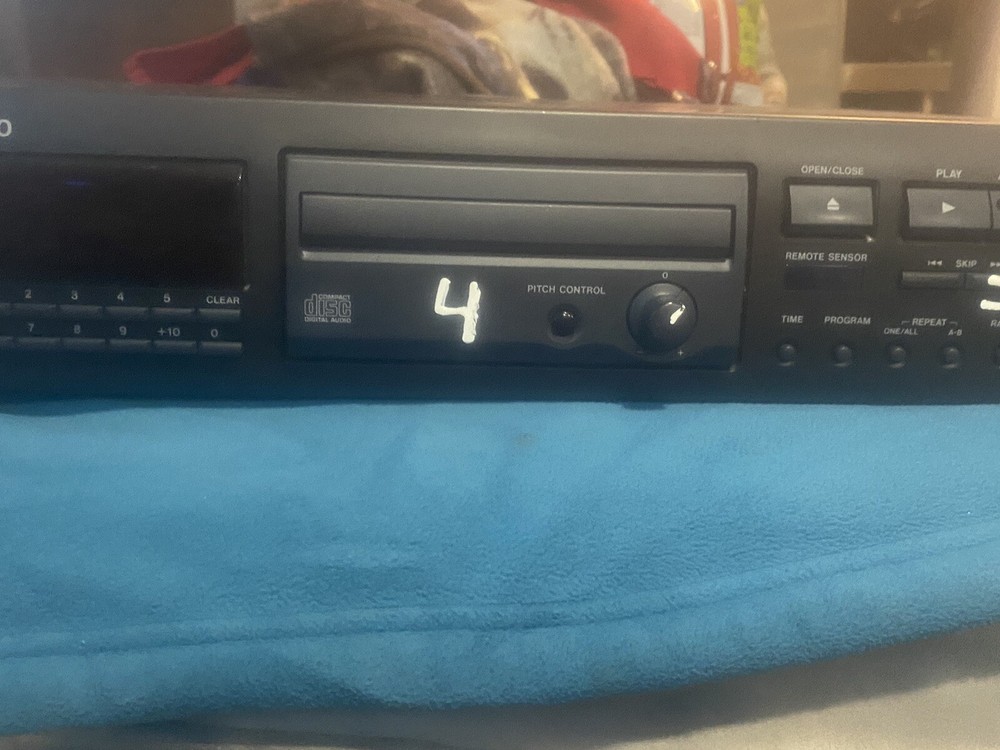 Tascam CD-150 Rack Mount CD Player. RCA Outputs. Working