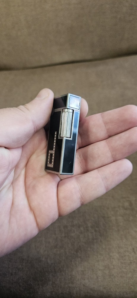 Vintage Dunhill Lighter Black Lacquer Mint Condition Works