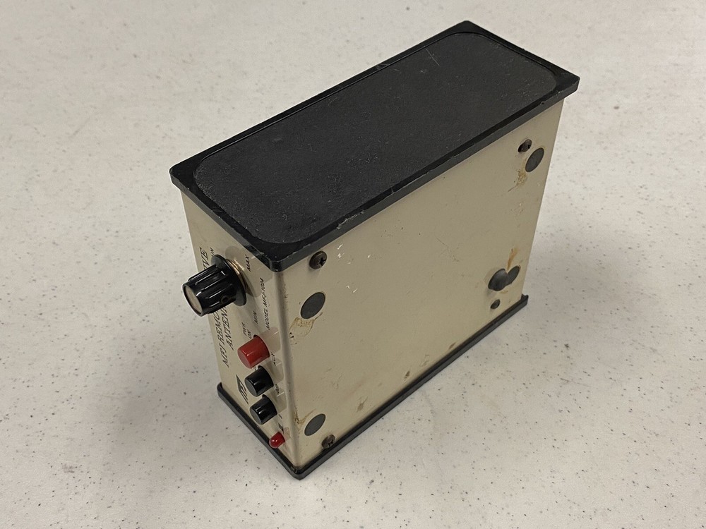 MFJ Model MFJ-1024 Remote Active Antenna Box