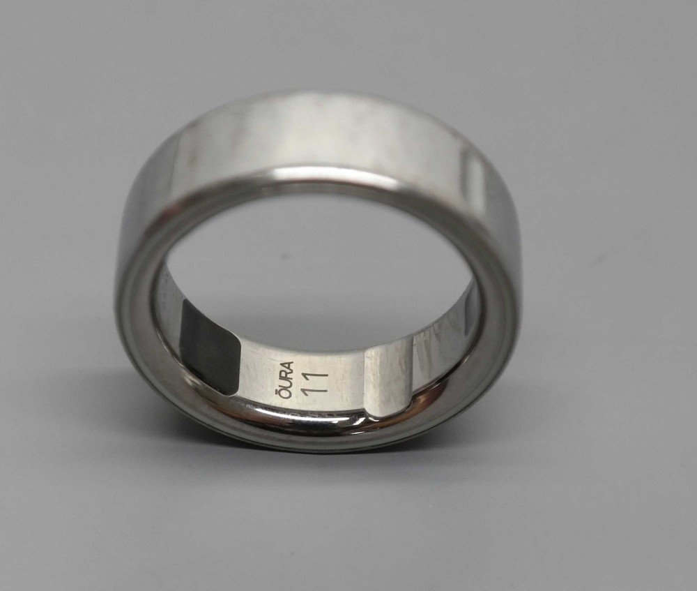 Oura Ring 4 Smart Ring Activity Tracker Size 11 - Silver JZ90-54217-11