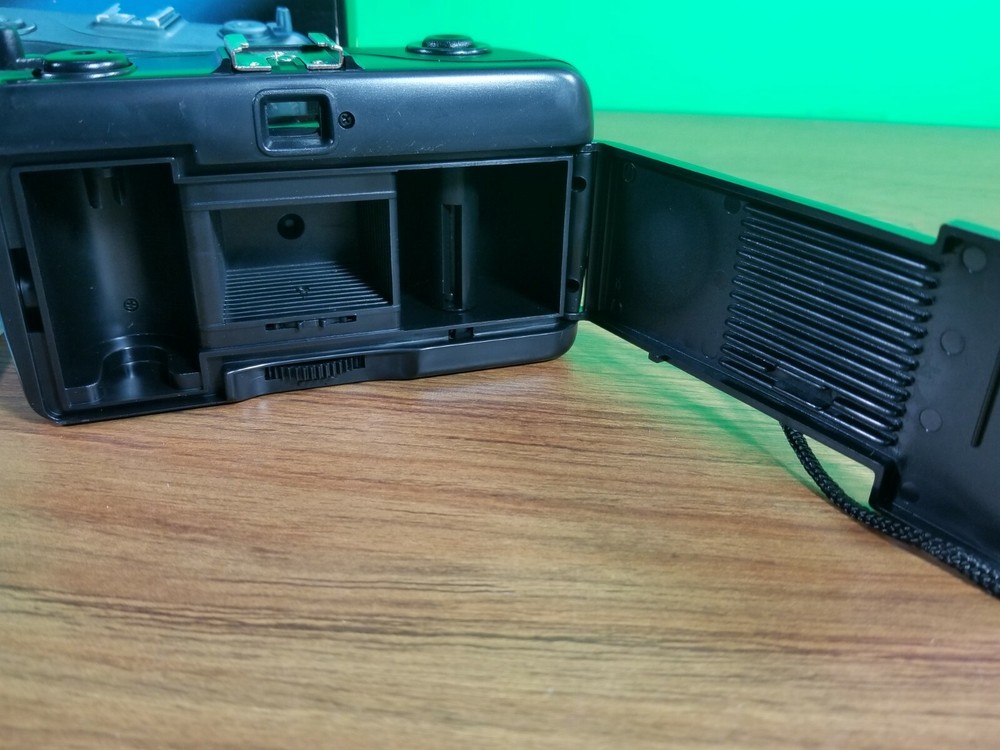 Capital 35mm Camera KX100 New Open Box. (R6)