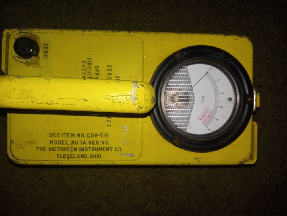 Vintage 1971Geiger Counter Unit