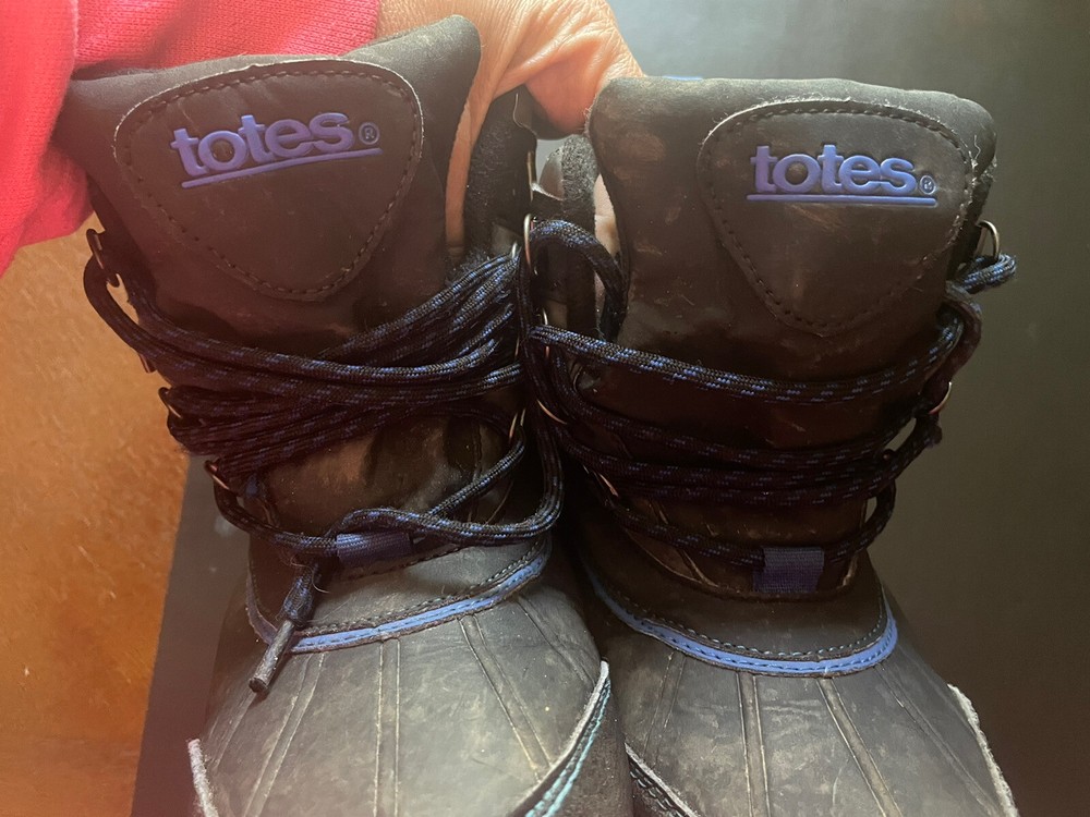 3M boys Totes winter boots black/blue. EUC