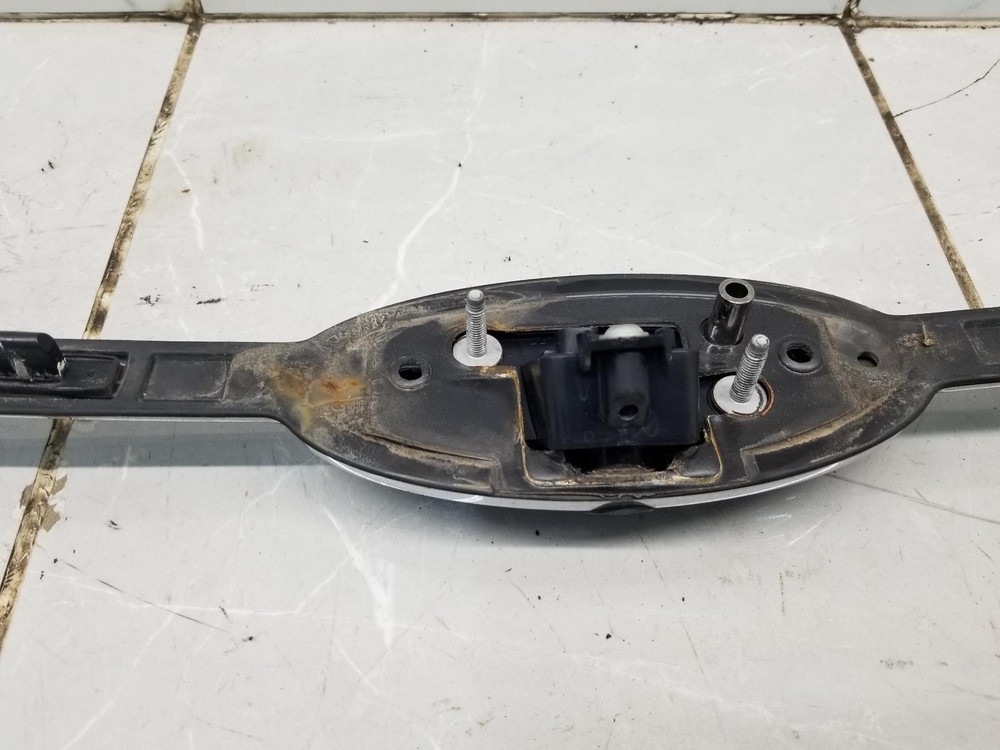 2015 FORD TAURUS CHROME FINISH PANEL W/ CAMERA #007574