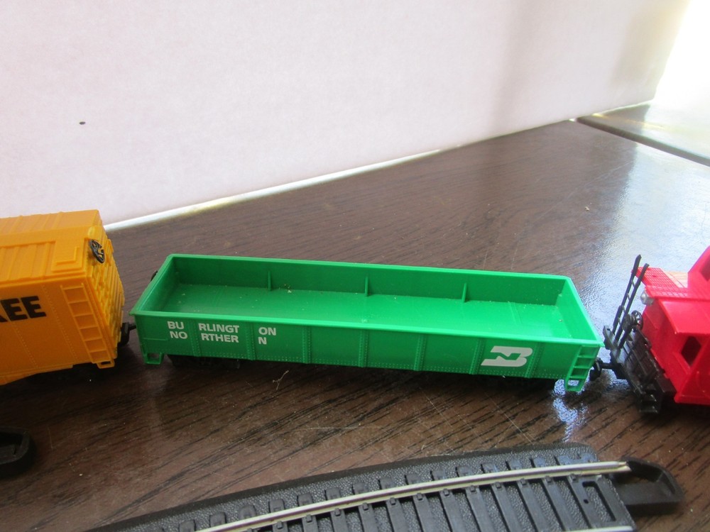 Bachmann E-Z Track System HO Scale Santa Fe Thunderbolt Electric Train Set #6067