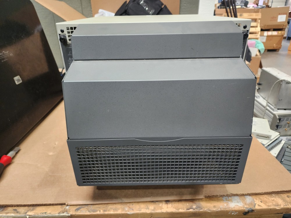 Tektronix TLA711 Logic Analyzer Mainframe
