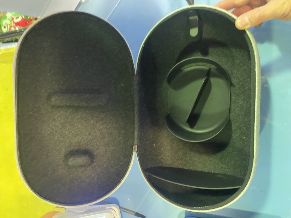Oculus / Meta Official Quest 2 Carrying Case - MINT CONDITION