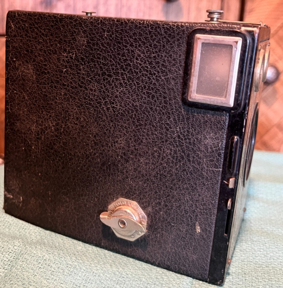 Brownie Vintage Box Camera Six-16 Junior