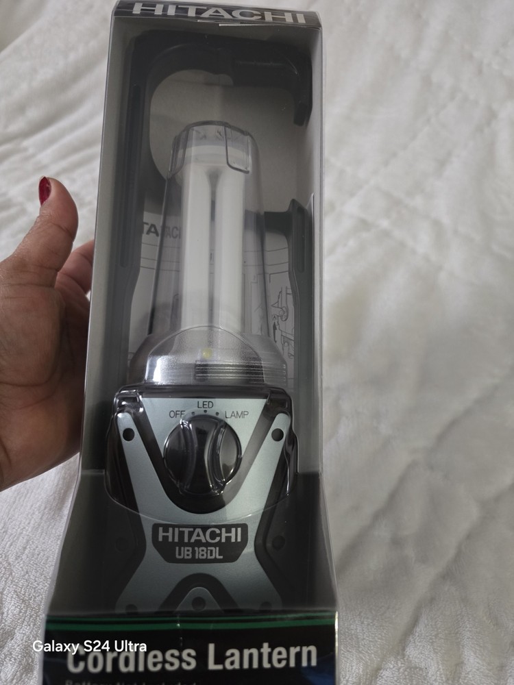 Hitachi UB18DL Cordless LED/Fluorescent Lantern, Adjustable Handle, 18V/14.4V