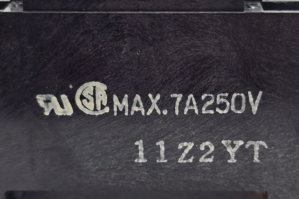 Omron H3Y-2 Solid State Timer With Socket Base 5A 250V 8Pin 11Z2YT