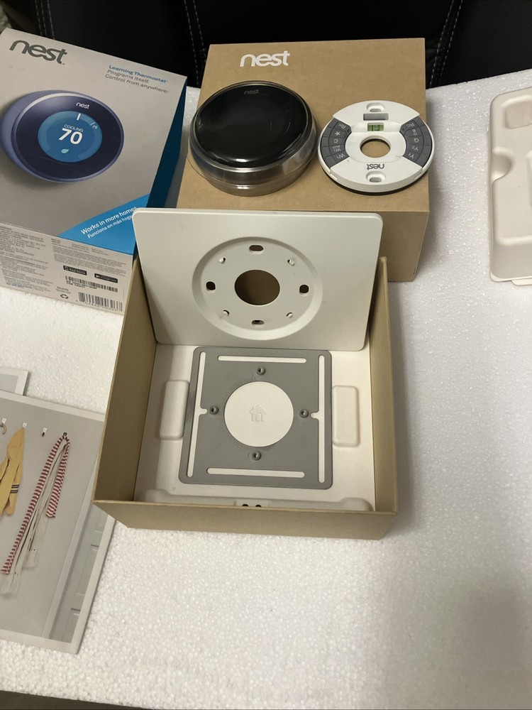 Nest Learning Programmable Thermostat Silver In Excellent Condition Works Great