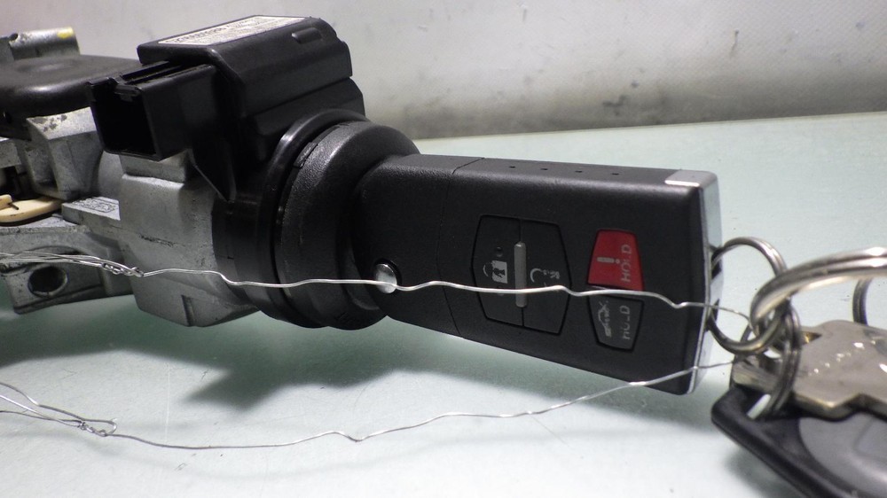 13 MAZDA 3 Ignition W/Key