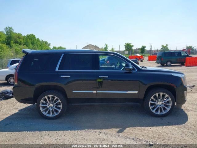 ESCALADE 2019 Air Shutter 1896181