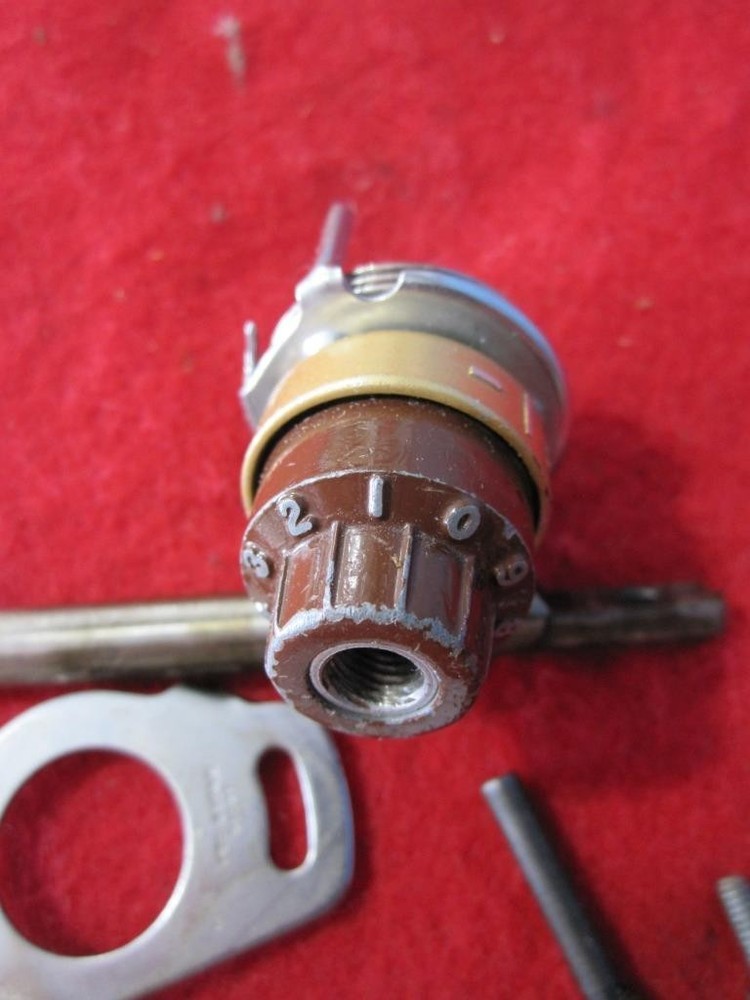 1961 SINGER SEWING MACHINE MODEL 503A THREAD TENSIONER